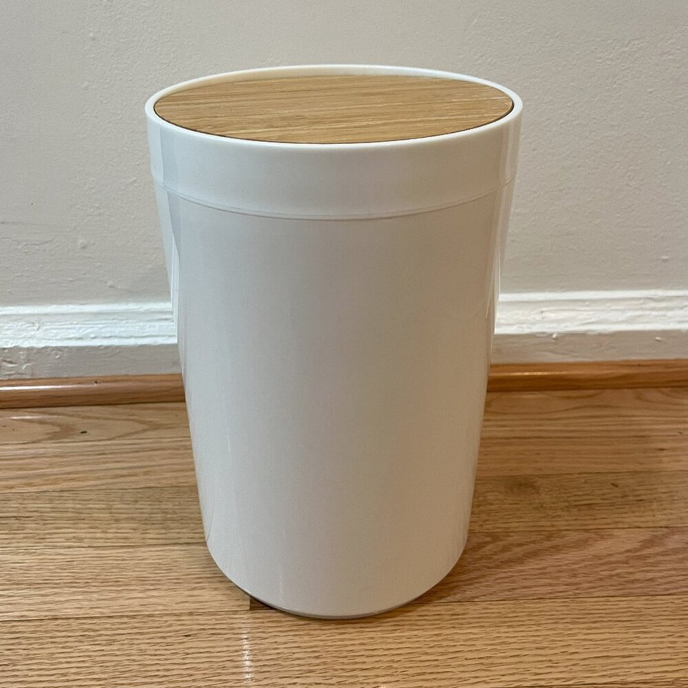 mDesign Plastic Round Trash Can Small with Swing-Close Lid - White/Natural